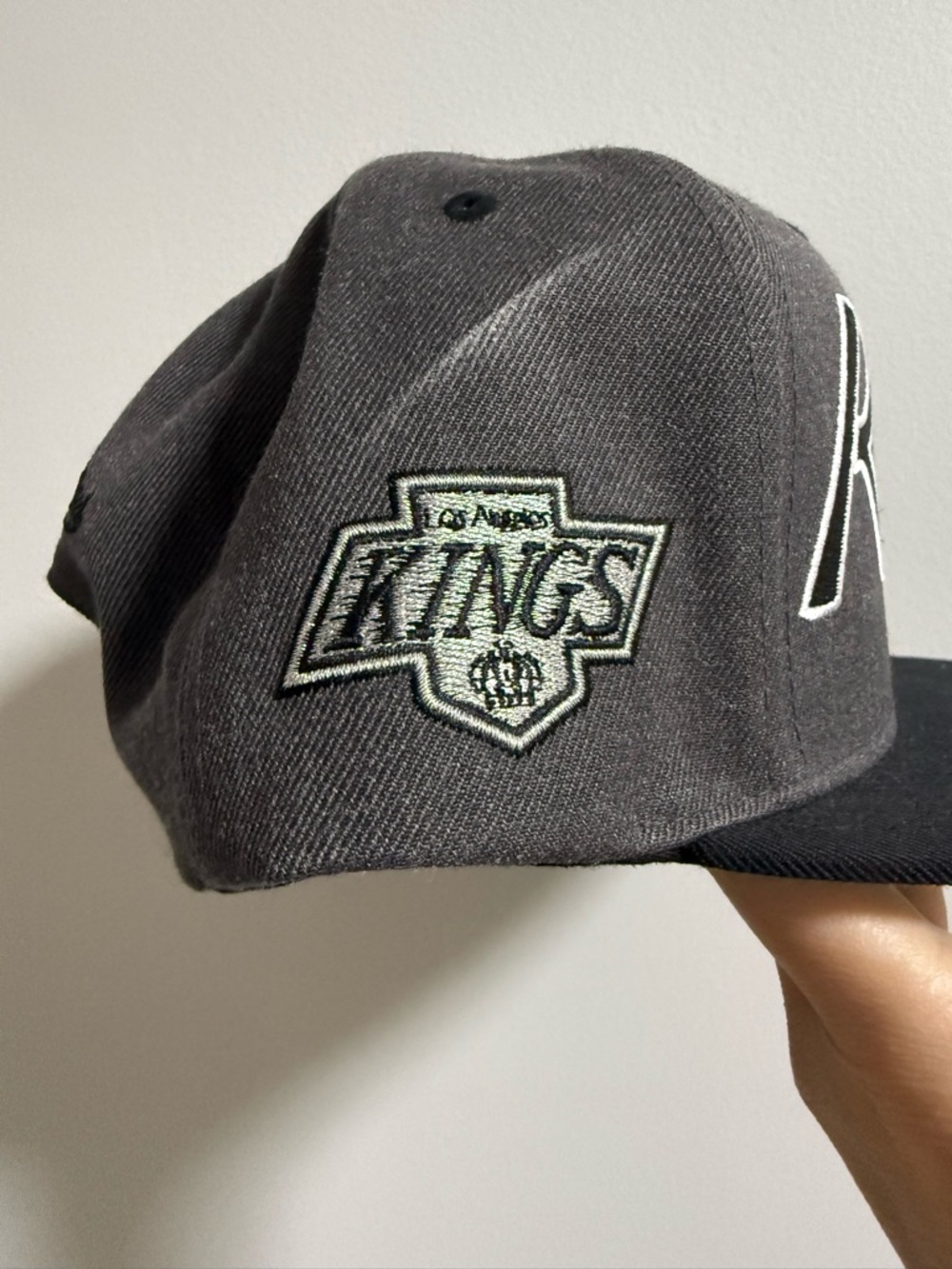 Mitchell & Ness LA Kings Snapback Hat - Picture 5 of 11